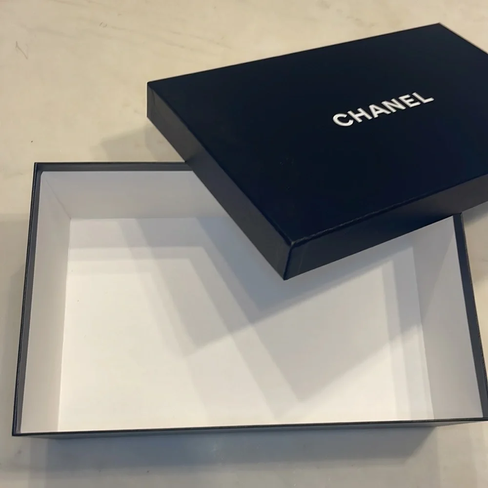 100% authentic Chanel Box - Picture 3 of 8